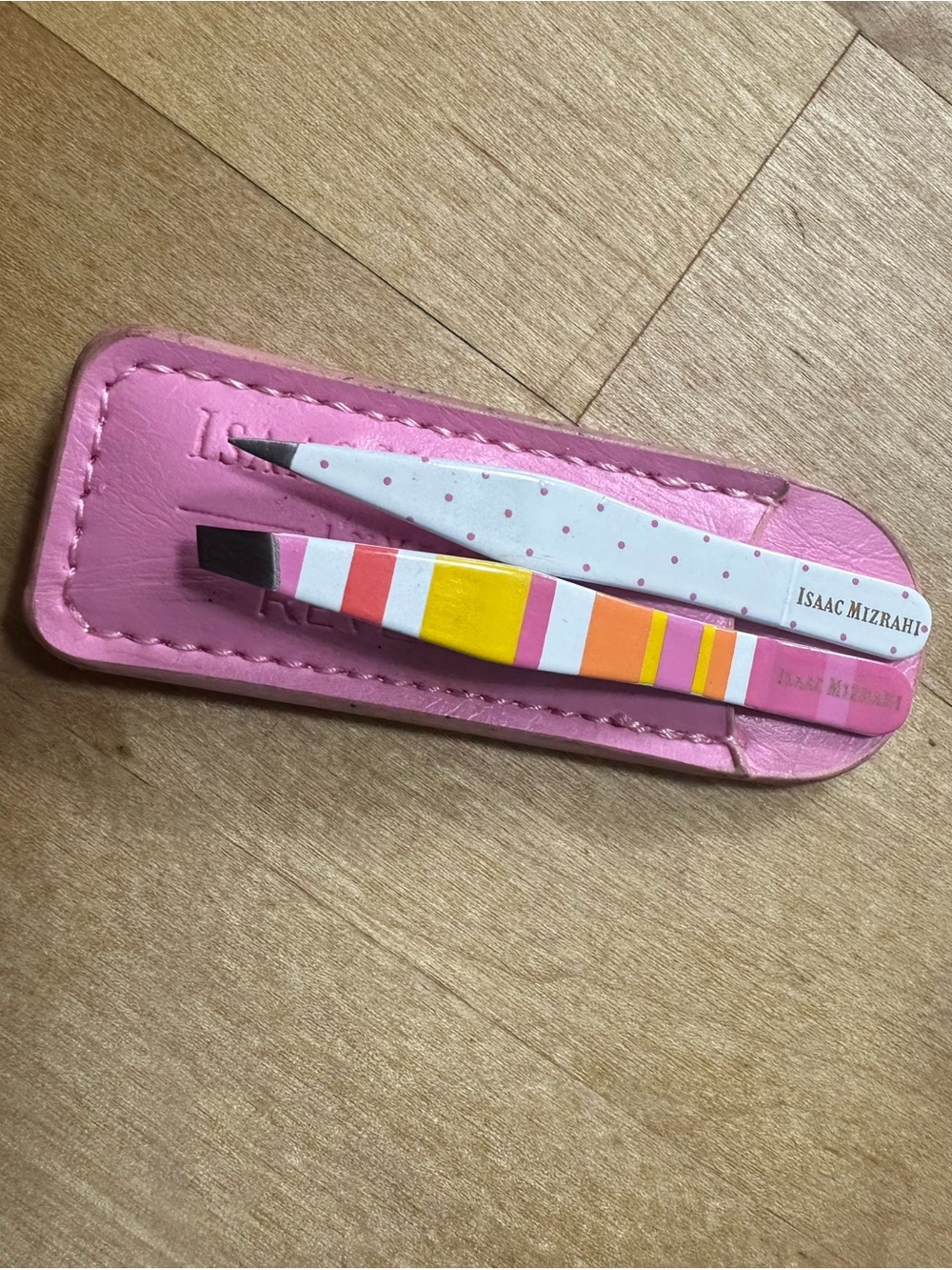 Isaac Mizrahi Pink Tweezer Set